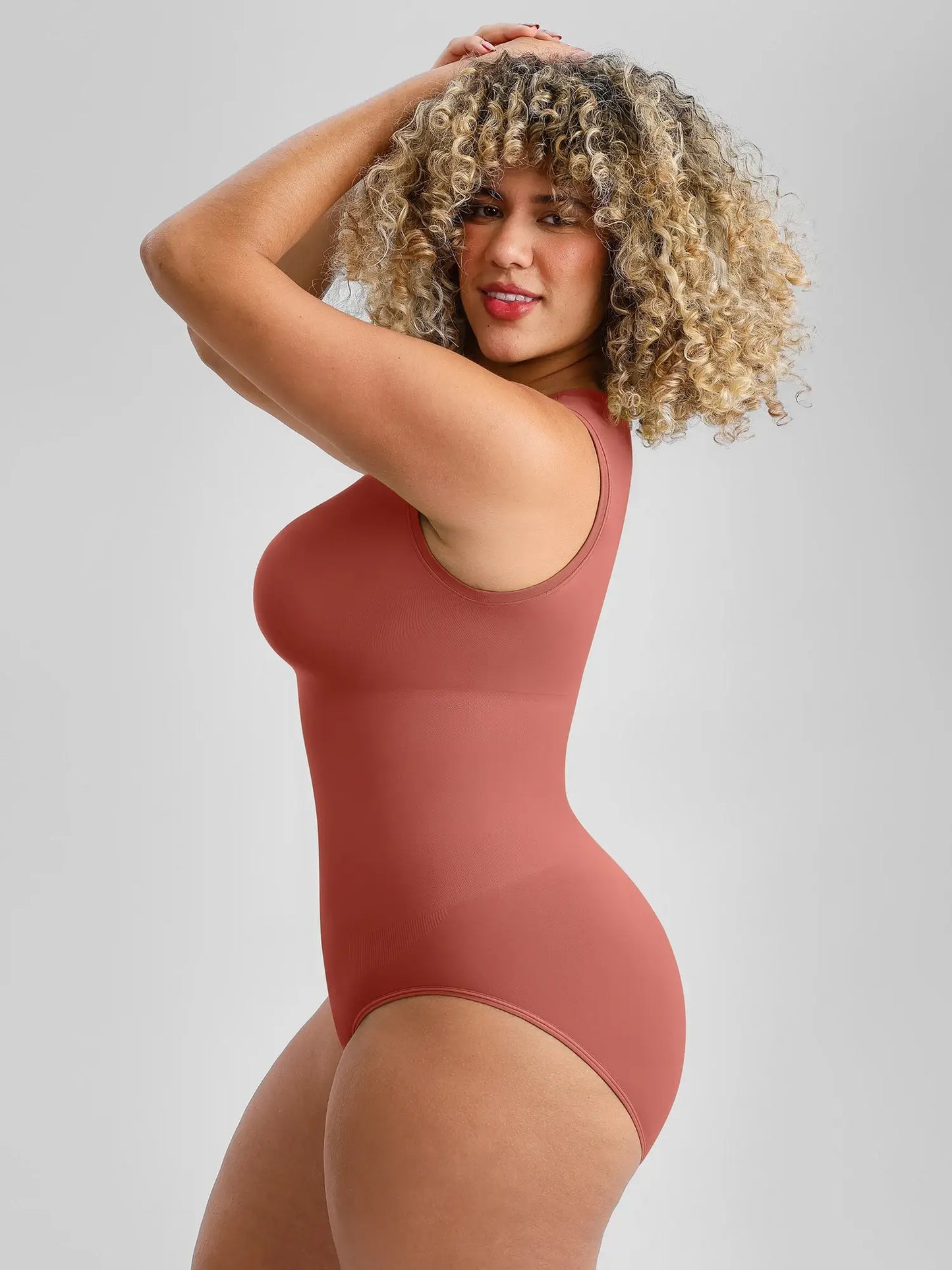 🏆LUCKYSONG® Body de uso diario sin costuras con escote redondo y textura suave.